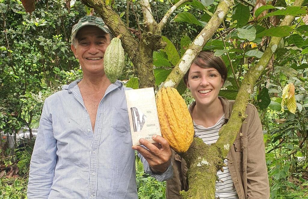 Les craquantes | Mélange de noisettes, amandes, et fèves, enrobées de chocolat noir